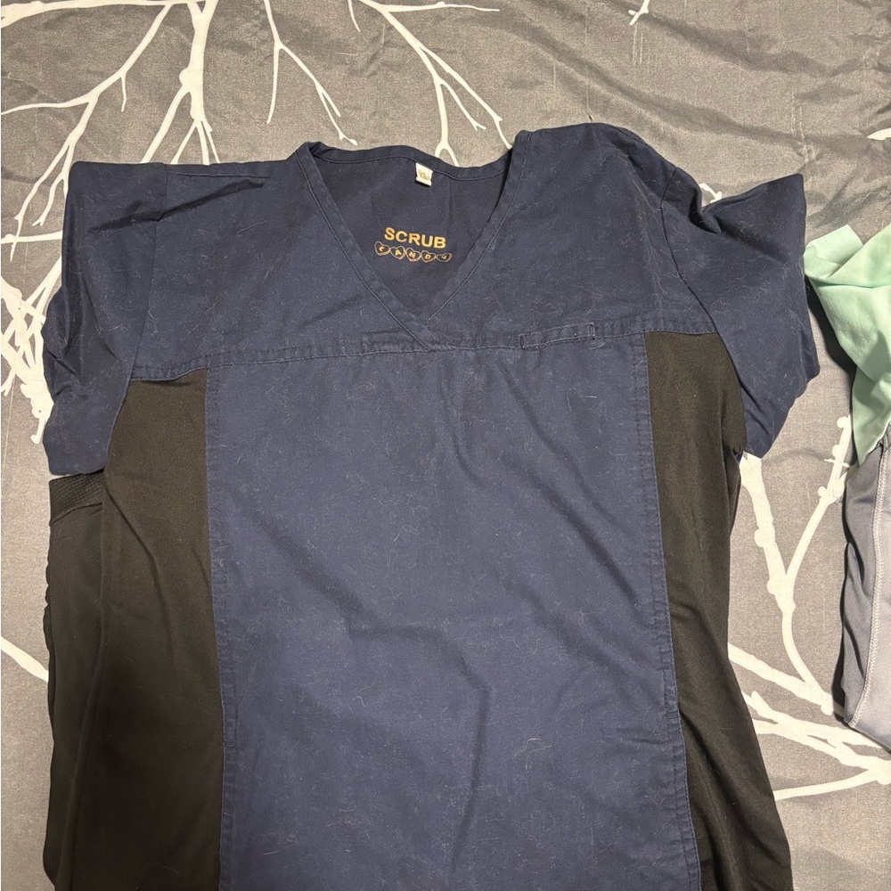 Assorted Scrubs - Picture 3 of 9